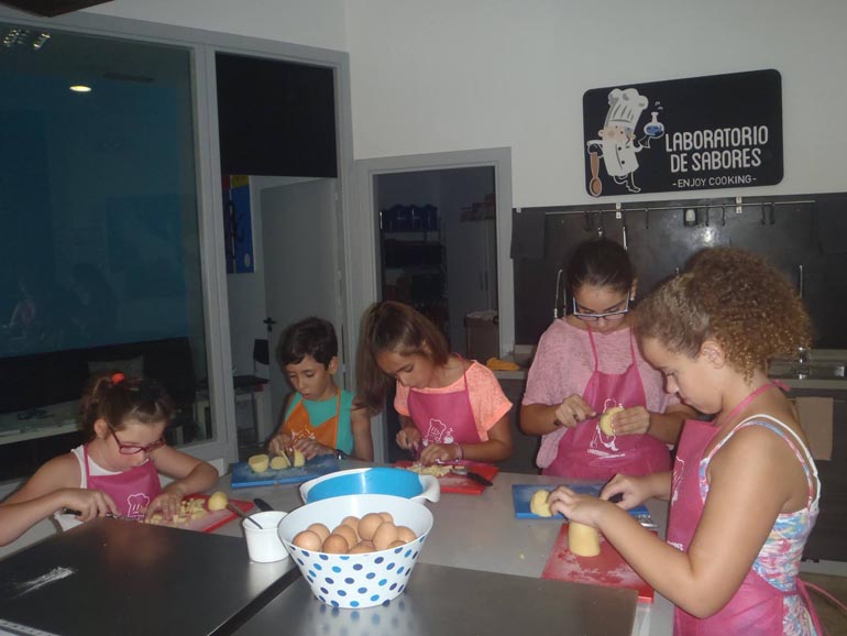 Talleres de cocina tradicional de Semana Santa para niños