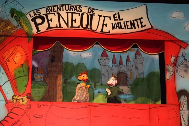 Teatro de títeres gratis en Vélez-Málaga con Peneque el Valiente