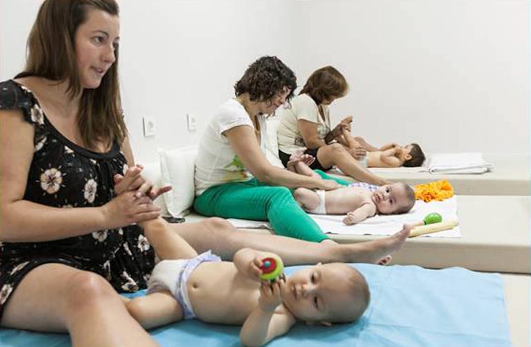 Curso de masaje infantil en La Caracola