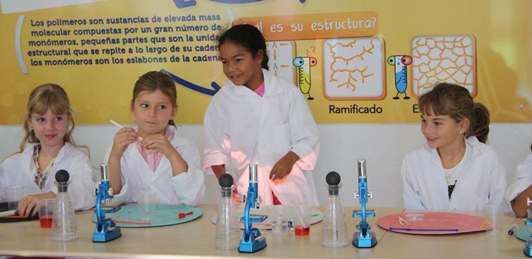 PlanetaExplora Málaga: aprender ciencia divirtiéndose con experimentos y juegos todo el año en Tivoli World