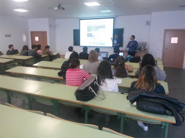 La Diversiva, invitada a una asignatura de la Facultad de Comunicación de Málaga para explicar a los alumnos su proyecto empresarial