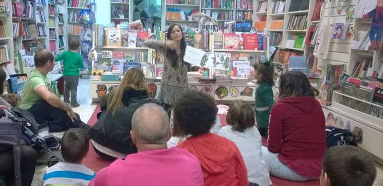 Cuentacuentos bilingüe en la Feria del Libro de Málaga