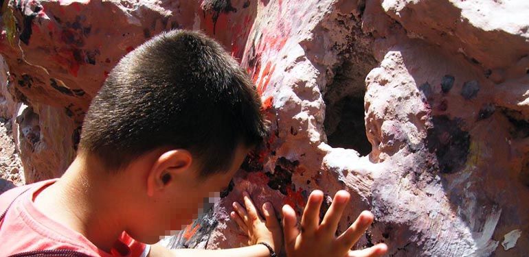 Talleres prehistóricos para niños en Málaga