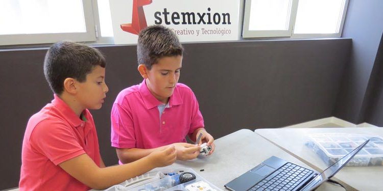 Talleres Stemxion de robótica, programación y creación de videojuegos para niños