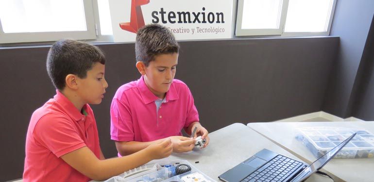 Robótica y videojuegos en las actividades extraescolares para niños de Stemxion