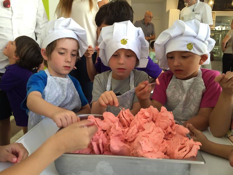 Talleres infantiles de helado artesanal gratis en Málaga con Giolatto