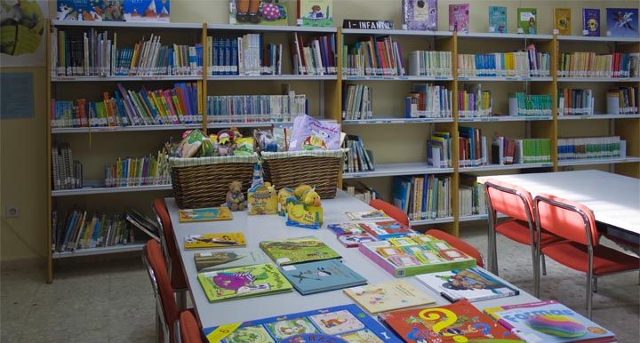 Lectura para niños en la biblioteca Vicente Espinel, Málaga