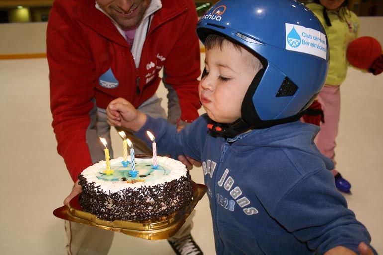 Celebra tu cumpleaños patinando en el Club de Hielo de Benalmádena