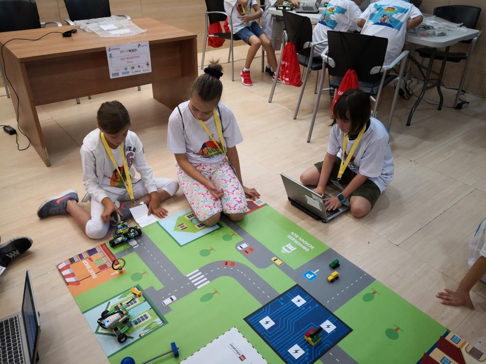 Curso de robótica, videojuegos y tecnología para niños en Fuengirola con Stemxion