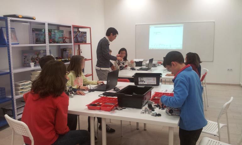 Robótica, informática, tecnología y matemáticas en las extraescolares de Yoitec Teatinos (Málaga)