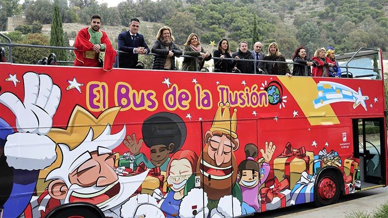 Autobús solidario para niños en Málaga durante las Navidades