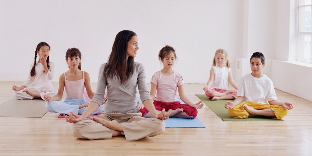 Yoga en familia y taller sensorial para niños en Centro Depeques (Fuengirola)