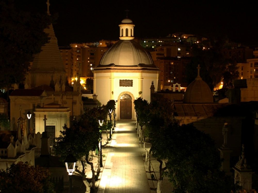 Visitas nocturnas teatralizadas para toda la familia en el cementerio de San Miguel