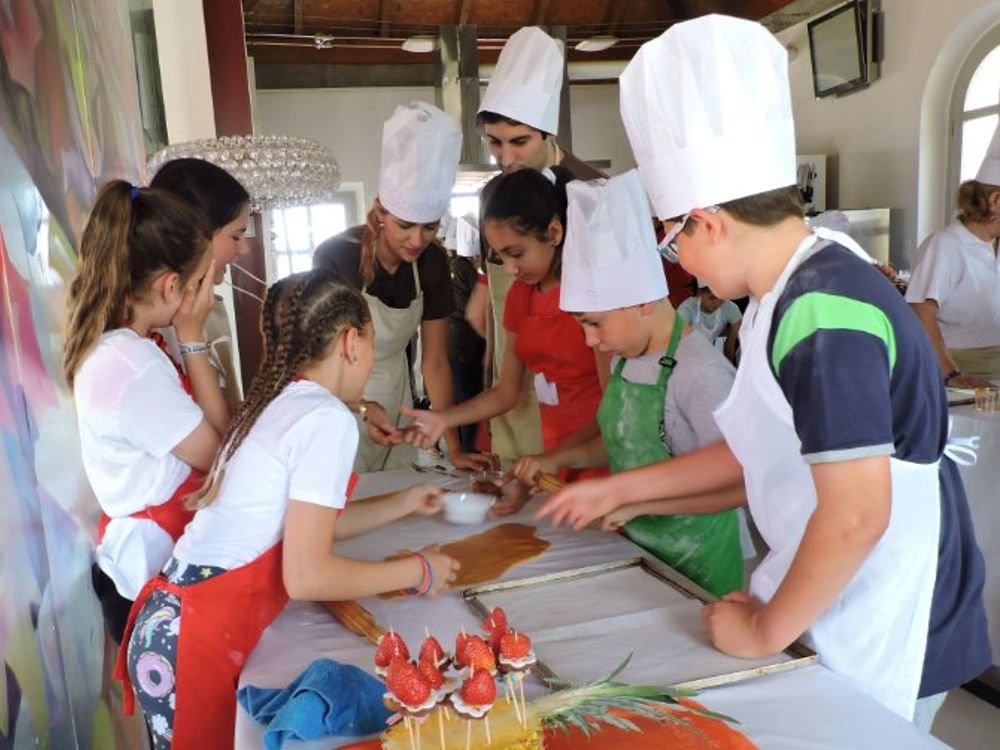Taller de cocina en familia especial chocolate con Cooking Málaga