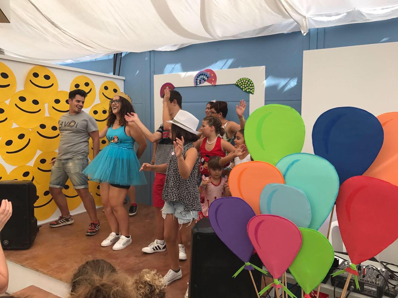Magia, clown y otras actividades para niños en la caseta de Avoi del Real de la Feria de Málaga