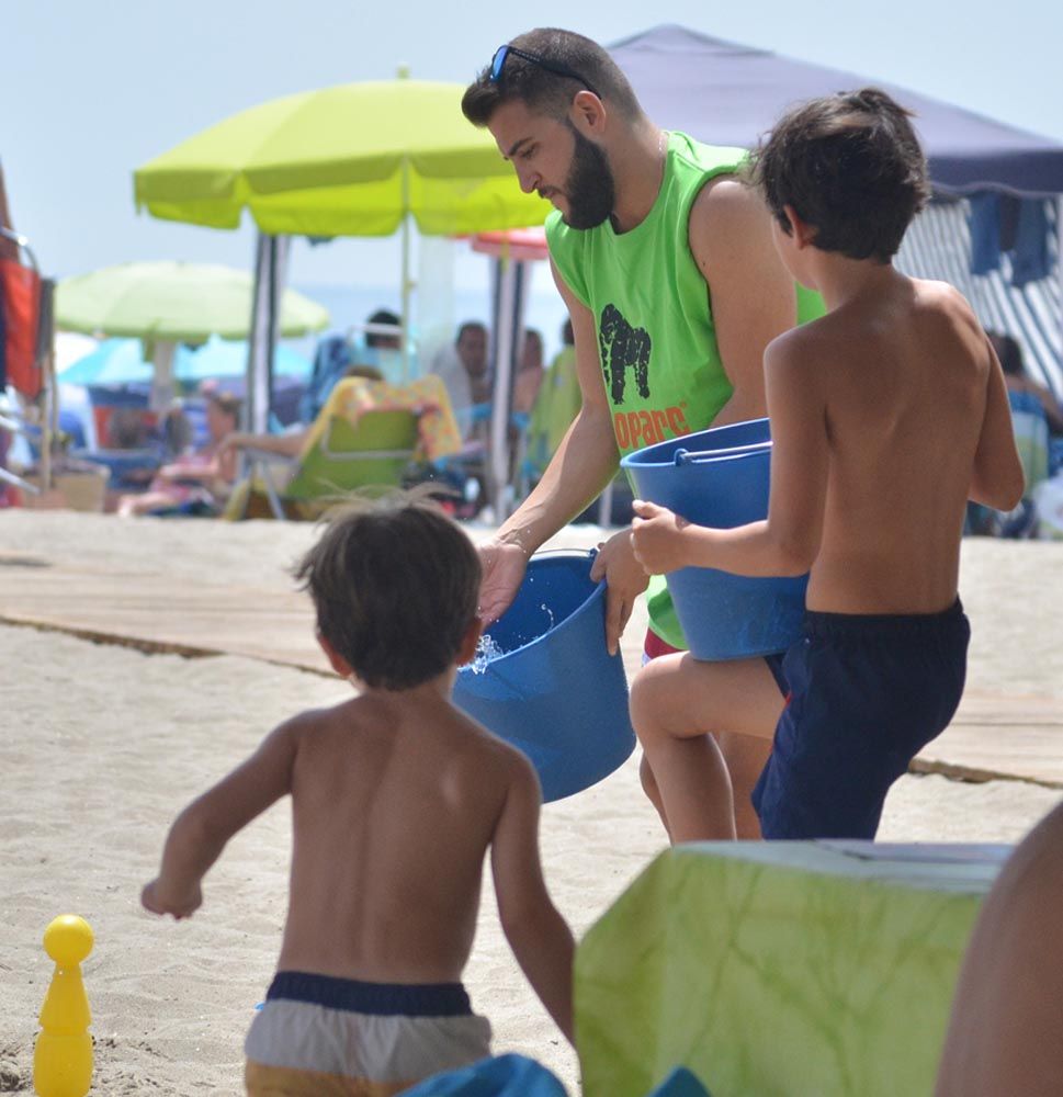 Actividades y talleres gratis para niños en las playas de Fuengirola con Bioparc