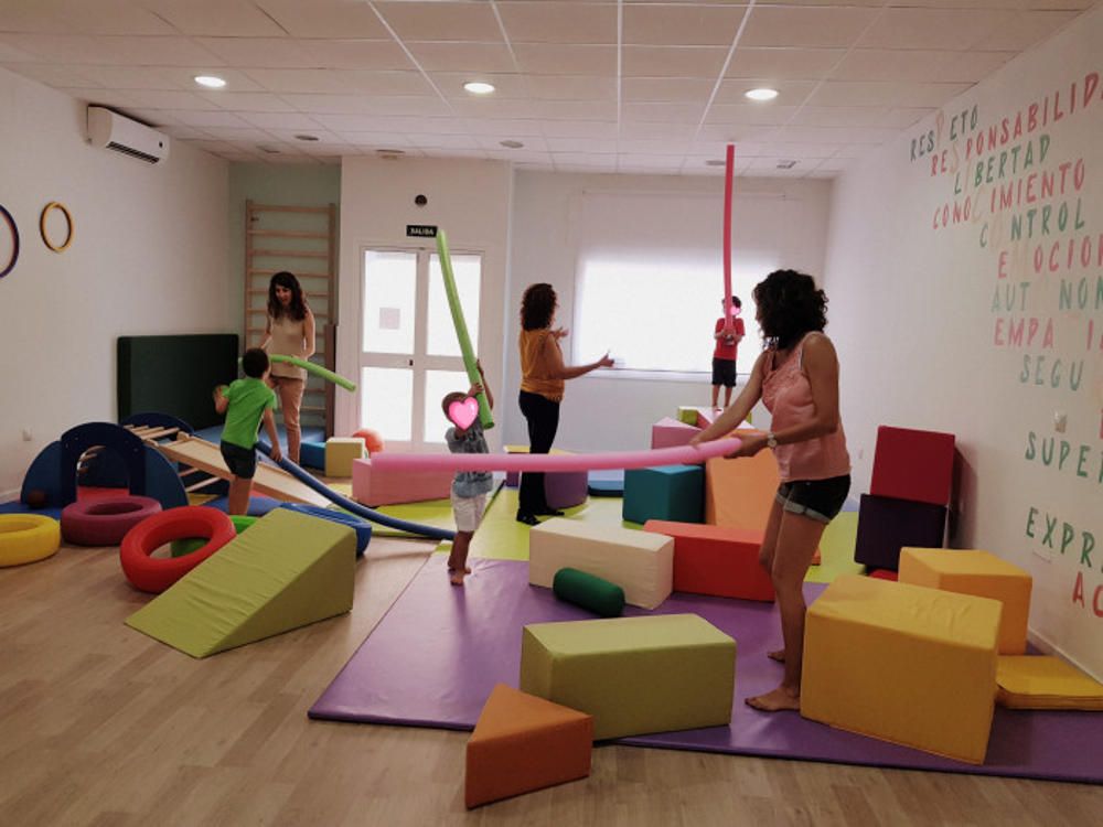 Actividades y talleres para niños y adultos en el espacio educativo Donde crecen las emociones (Málaga)