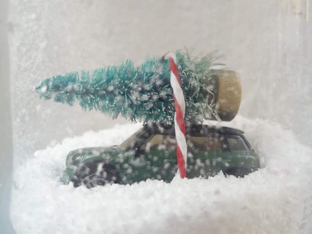 Manualidad navideña con los peques: cómo hacer una bola de nieve