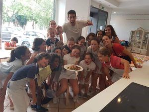 Aprende a cocinar en el campamento de Semana Santa para niños de La Mesa Málaga