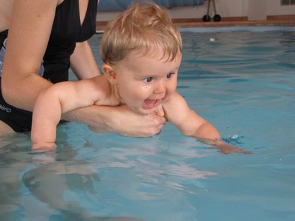 Clases de natación para bebés en Málaga