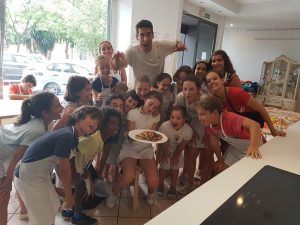 Campamento de verano de cocina para los peques con la Mesa Escuela de Cocina en Málaga
