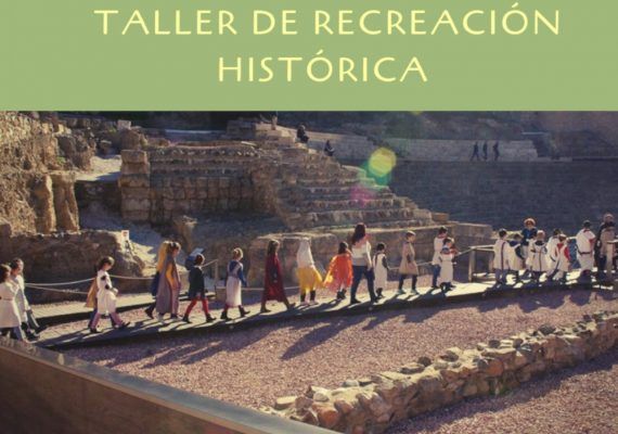 Recreación histórica en las visitas escolares de ArqueoRutas en Málaga: niños convertidos en antepasados