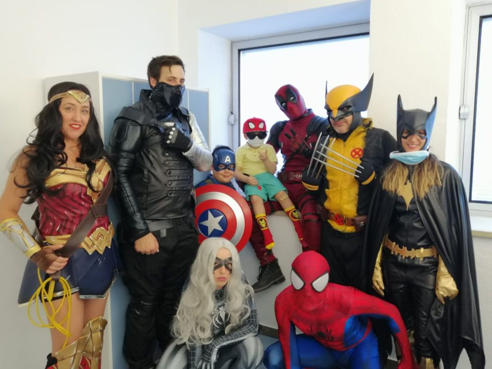Asociación Superhéroes: cómo sacar una sonrisa a niños con cáncer hospitalizados en Málaga