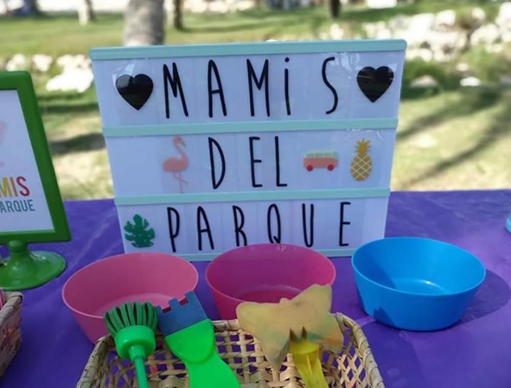 Taller sensorial y pintura explosiva para niños en Málaga con las Mamis del Parque