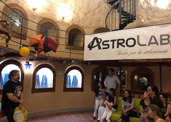 Taller de astronomía y observaciones con niños en AstroLab (Yunquera) en diciembre