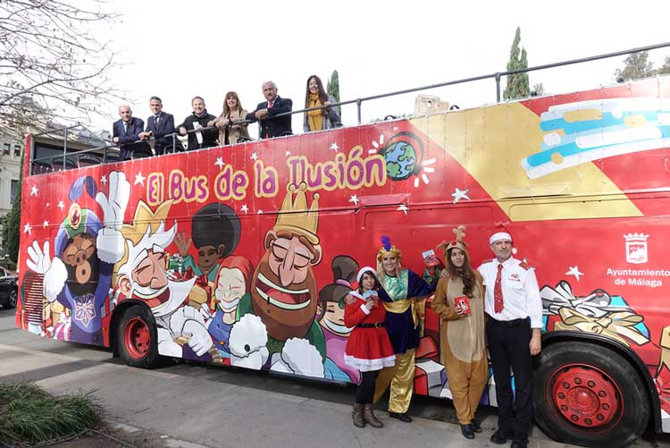 ‘El bus de la ilusión’, el autobús solidario para niños durante la Navidad