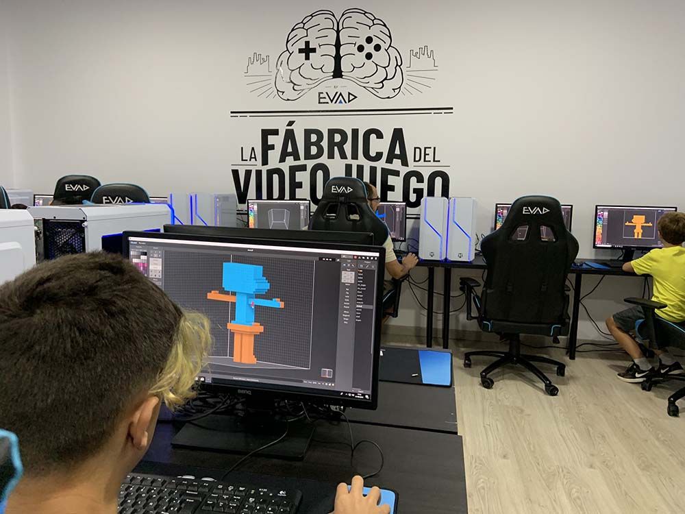 Escuela de verano sobre videojuegos para niños y jóvenes en Málaga