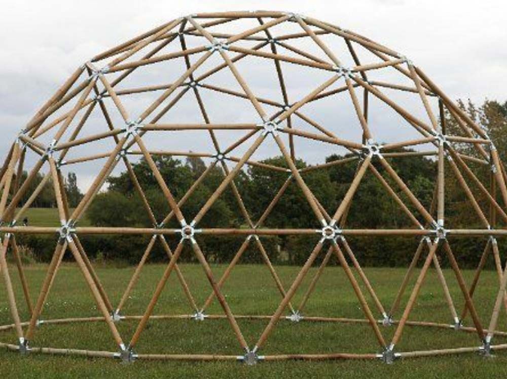 Taller de construcción de un domo iglú para niños en la Finca Avatar de Casares