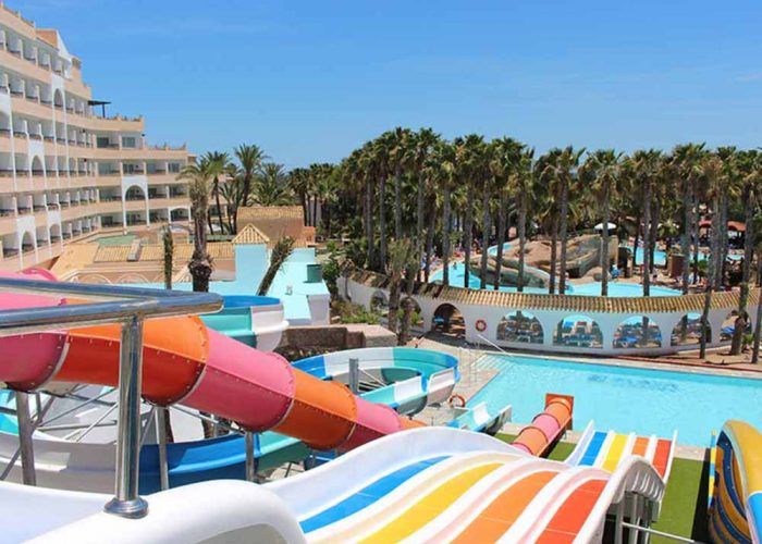 Hoteles con toboganes para disfrutar de las vacaciones con niños en Andalucía