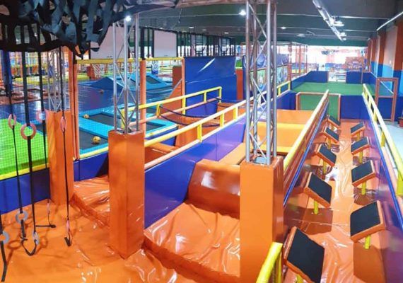 Saltos y trampolines en Málaga para niños y en familia con Bobby Jump