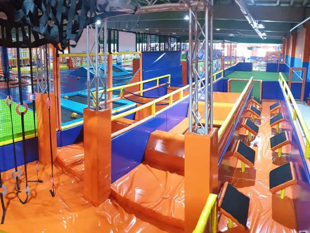 Saltos y trampolines en Málaga para niños y en familia con Bobby Jump