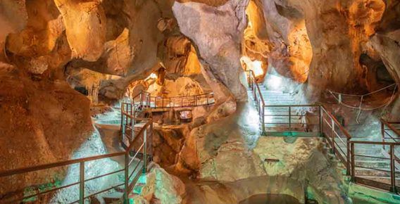 Viaje mágico para los niños a la Cueva del Tesoro del Rincón de la Victoria
