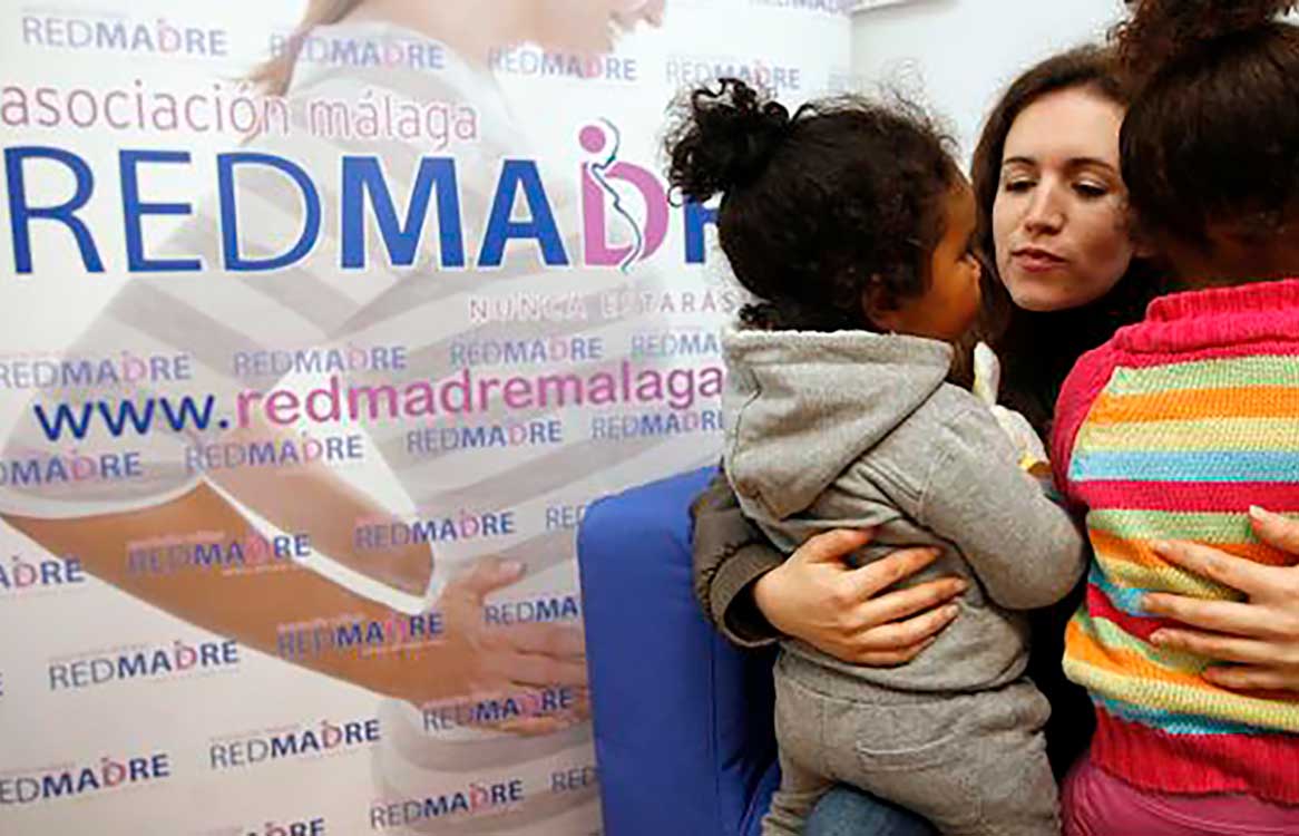 Ayuda a Red Madre Málaga: necesitan cunas y carritos de bebés