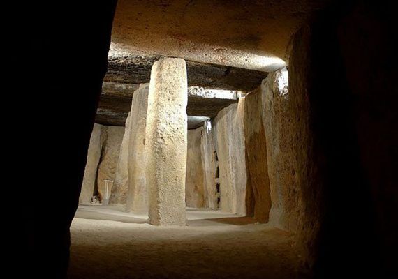 Excursión a los Dólmenes de Antequera con niños: un viaje a la prehistoria