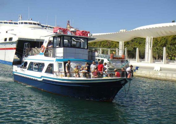 Paseo en barco con niños por la Bahía de Málaga