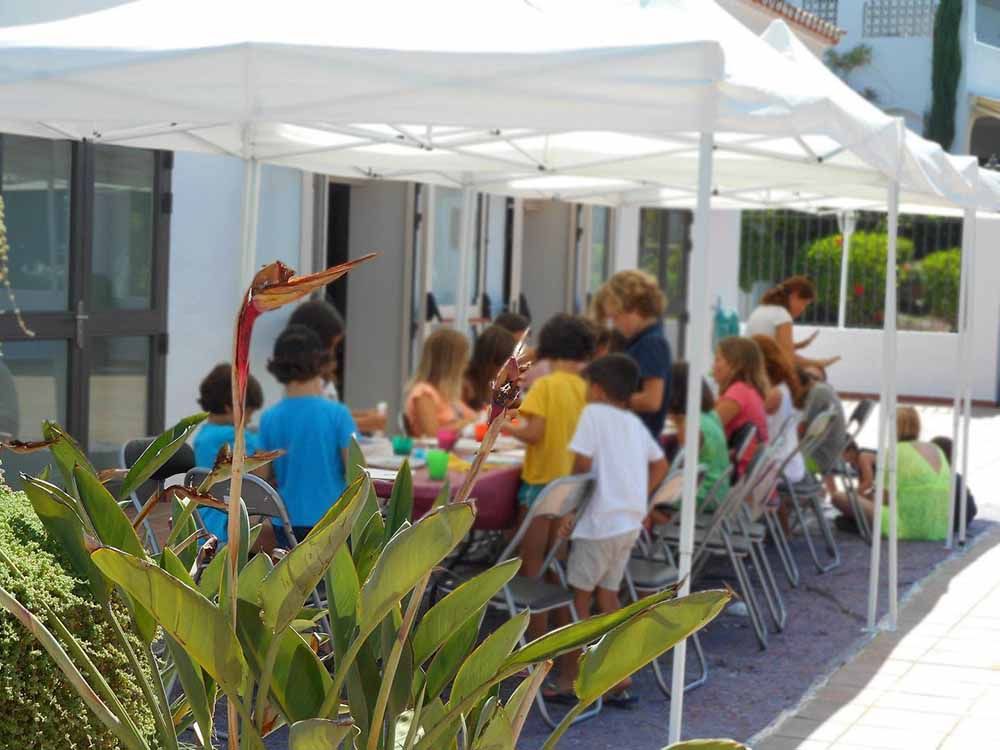 Talleres gratis de pintura para niños al aire libre este agosto en el Museo Ralli de Marbella