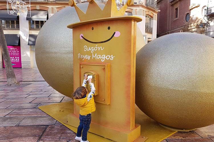Buzones para que los niños envíen sus cartas a los Reyes Magos en Málaga