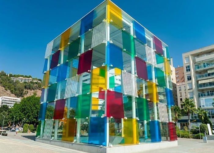 Recorrido familiar por el Centre Pompidou de Málaga con la exposición 'De Miró a Barceló, un siglo de arte español'