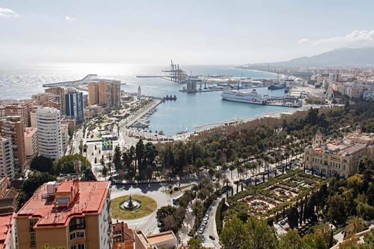 Tour privado por Málaga para niños y adultos con visita a monumentos emblemáticos