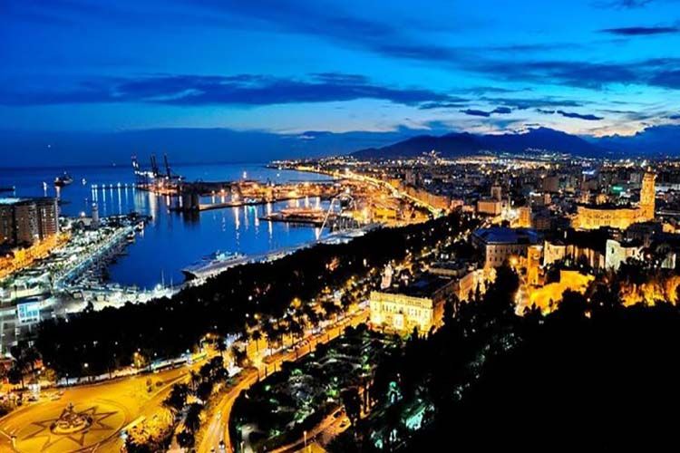 Free Tour por Málaga al anochecer para hacer con niños