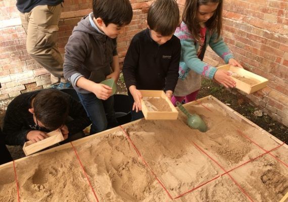 Taller infantil de arqueología en La Térmica, Málaga