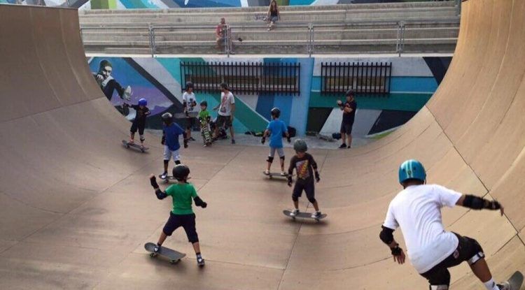 Skatepark Málaga: el paraíso para niños y jóvenes amantes de los deportes sobre ruedas
