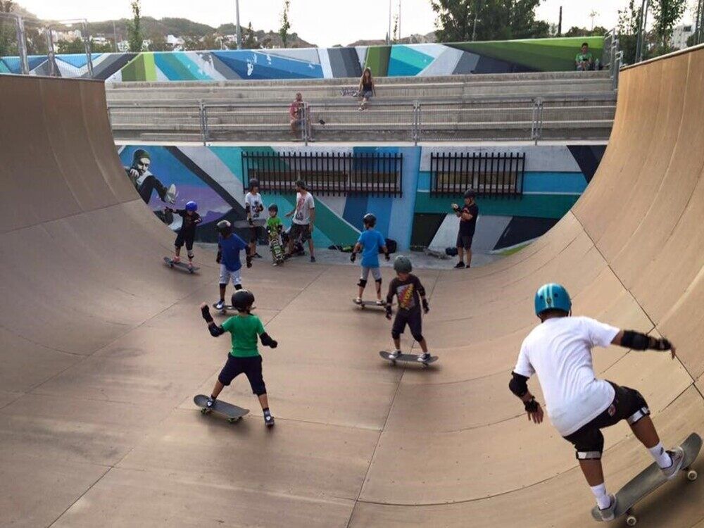 Skatepark Málaga: el paraíso para niños y jóvenes amantes de los deportes sobre ruedas