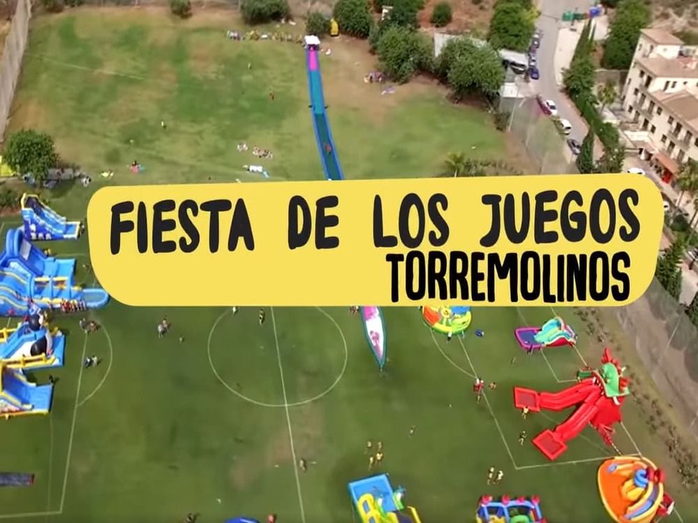 Fiesta de los Juegos con toboganes acuáticos y actividades para niñas y niños en Torremolinos