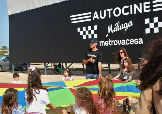 Fiesta infantil y película para toda la familia en Autocine Málaga Metrovacesa