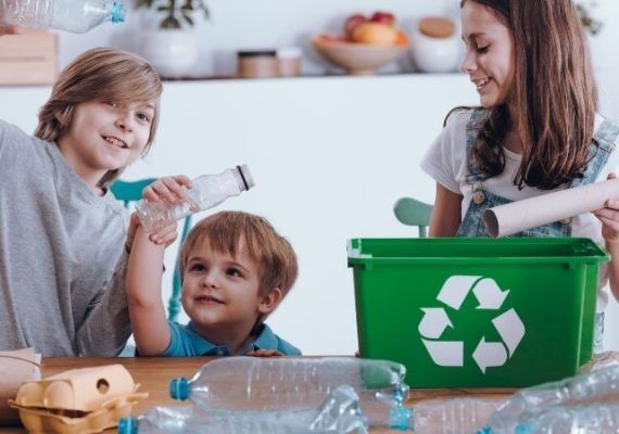 Cómo reciclar y reutilizar los residuos de casa fácilmente con tus peques